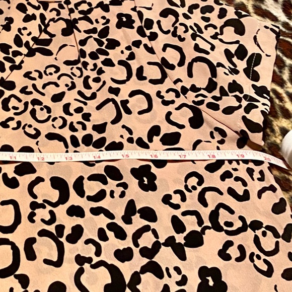 Lulu’s Pink Cheetah print button-up sz Large - Picture 4 of 5